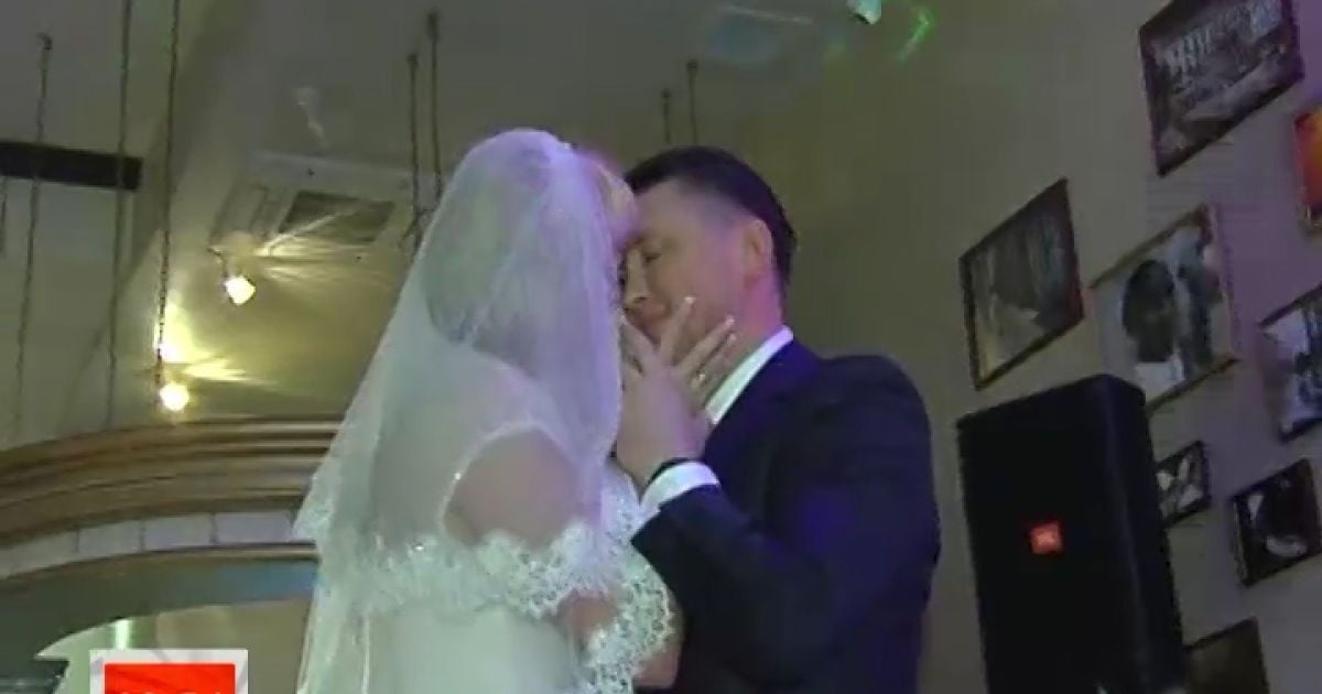 Перший танець виконували під пісню з фільму "Охоронець"