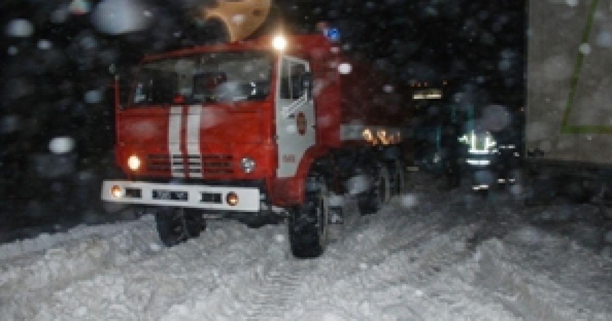 МНСники викликали додаткову техніку і людей, але відновити рух поки не вдалося