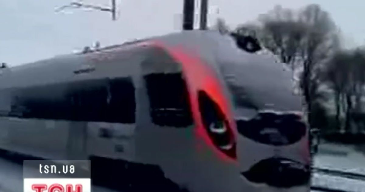 В соцмережах обговорюють відео залізничників