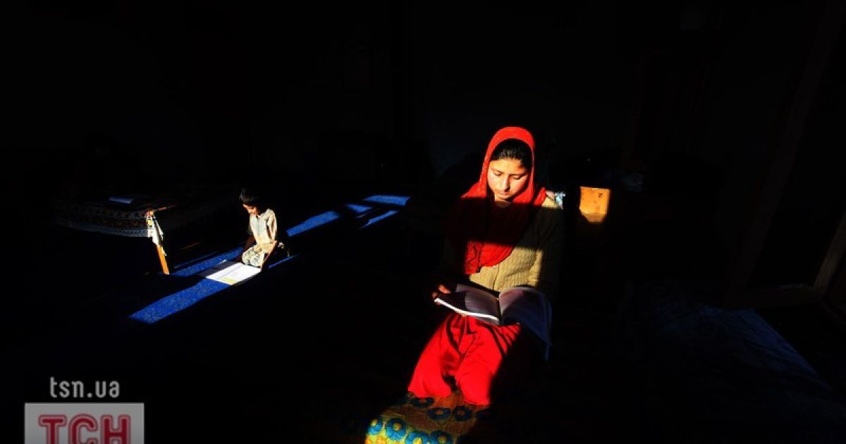 Кашмірська дівчина у своїй кімнаті в дитячому будинку / © Фото EPA/UPG