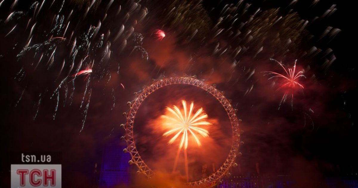Європа запалила святкові вогні / © Фото EPA/UPG