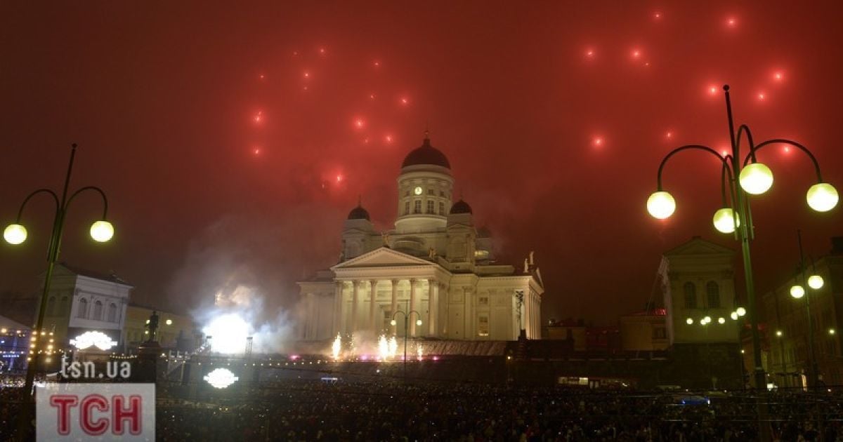 Європа запалила святкові вогні / © Фото EPA/UPG