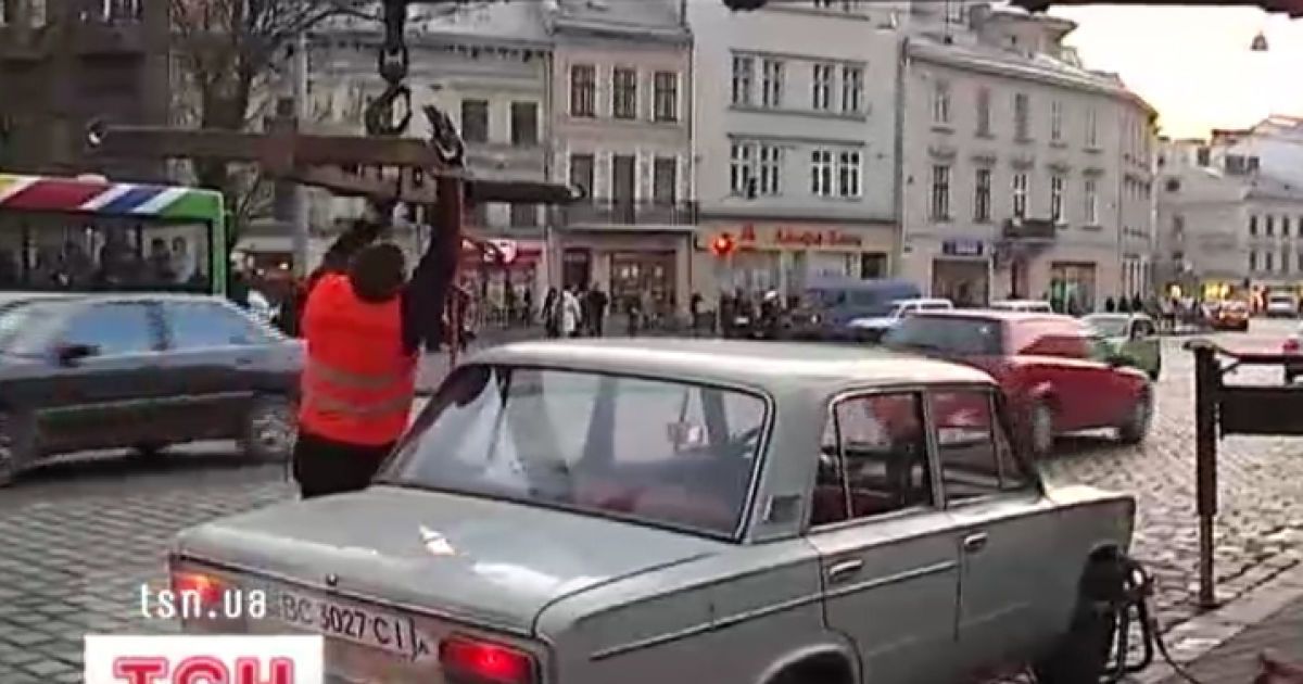 У Львові через суд домоглися заборони евакуатори