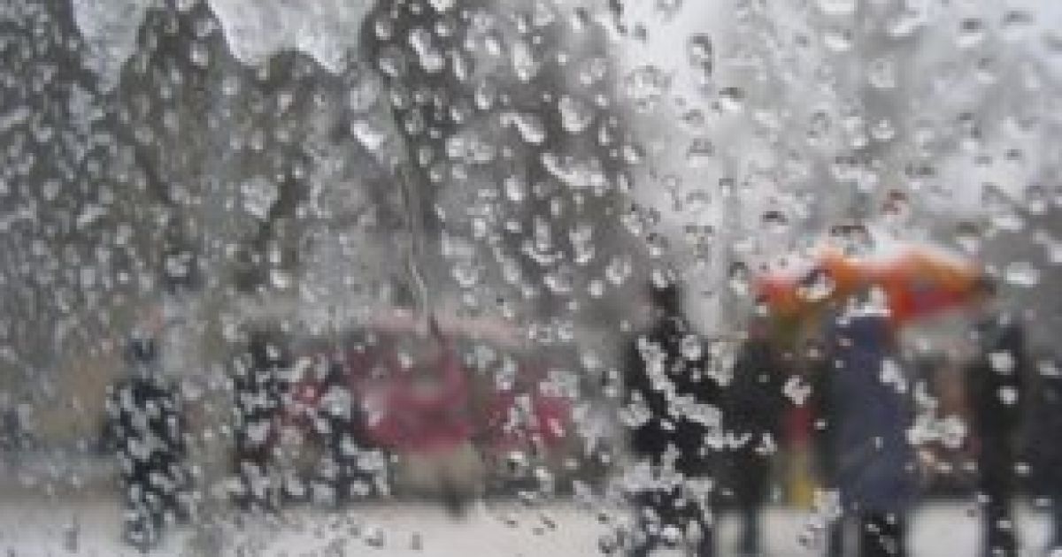 Вночі та вдень в Україні очікують мокрий сніг