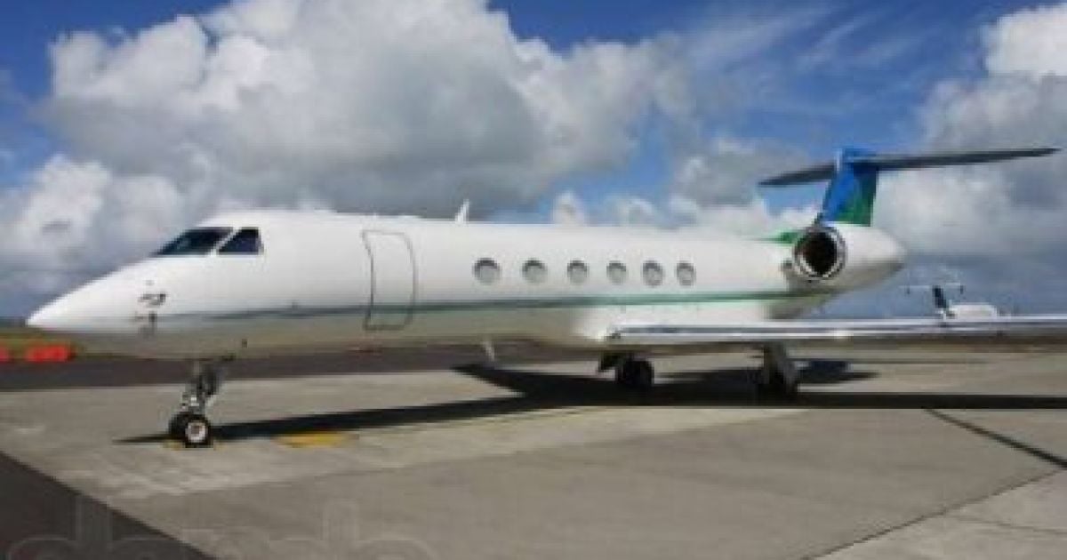 Дітей викинули із літака за погану поведінку