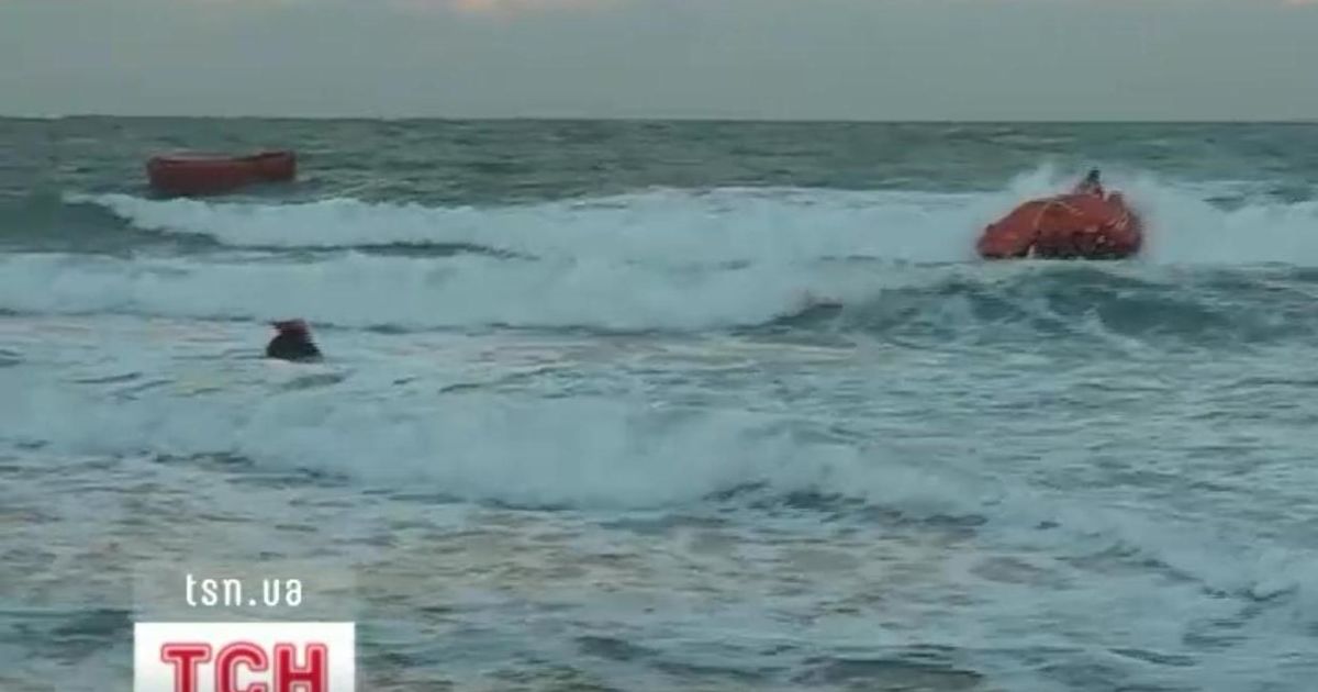 На півострові очікують злив і не радять курортникам виходити в гори