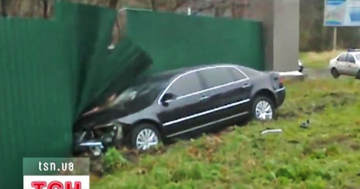 Вчора свій Volkswagen Phaeton розбив Кінах
