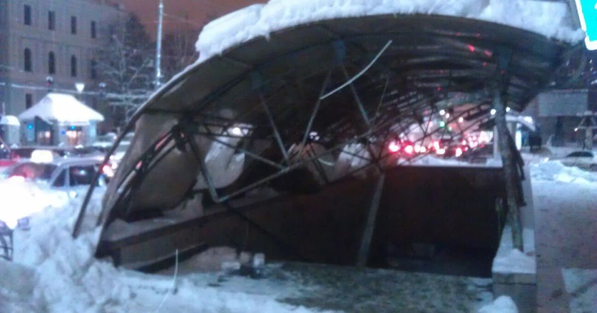 Від снігу обвалився підземний перехід