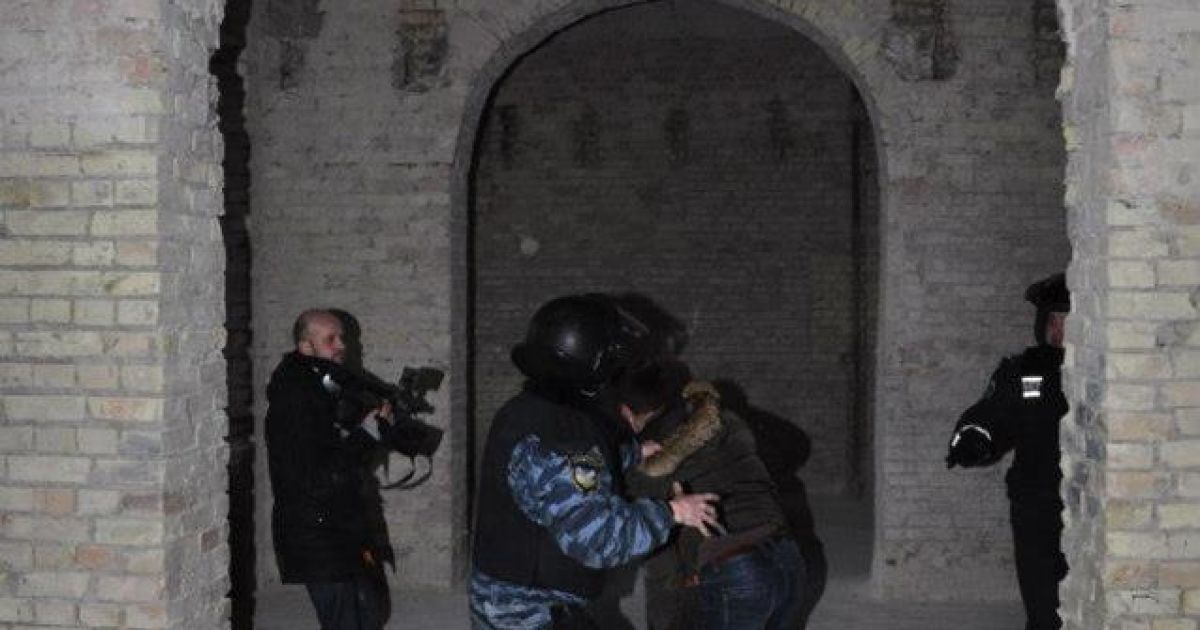 Біля Гостинного двору побилися депутати / © facebook.com/alex.zakletsky