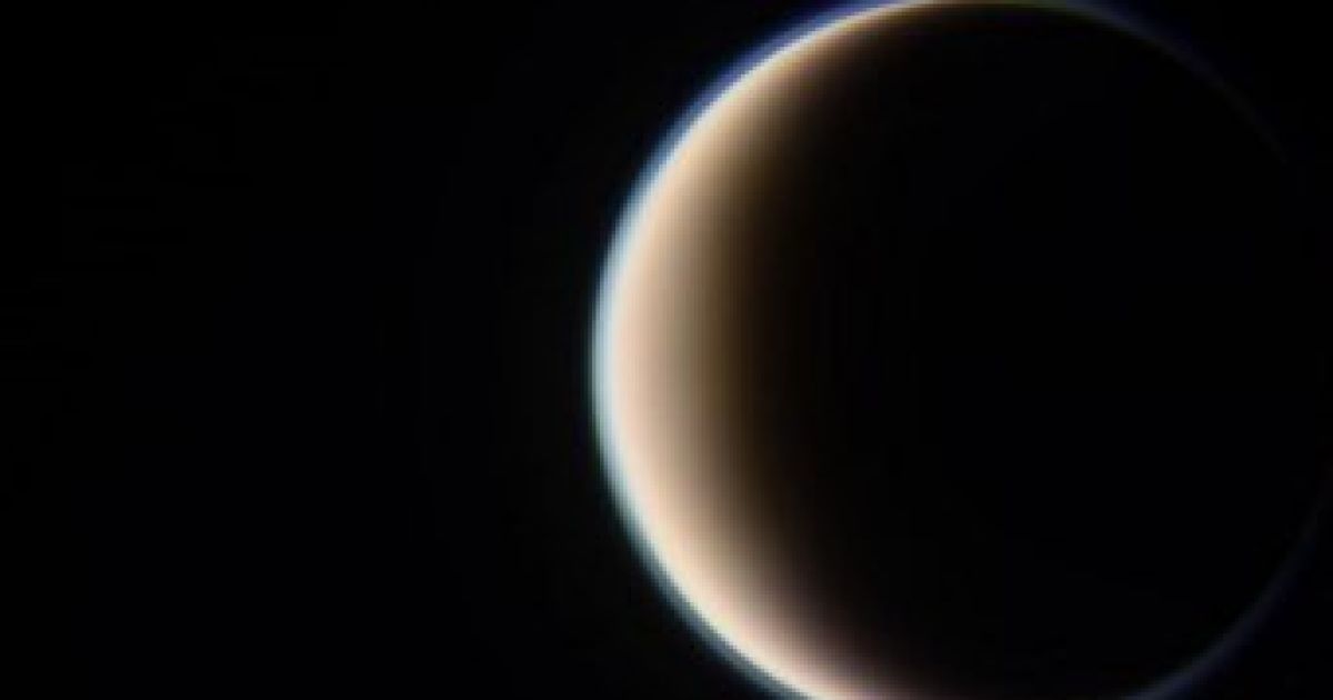 Осінь приходить на супутник Сатурну раз на 30 років