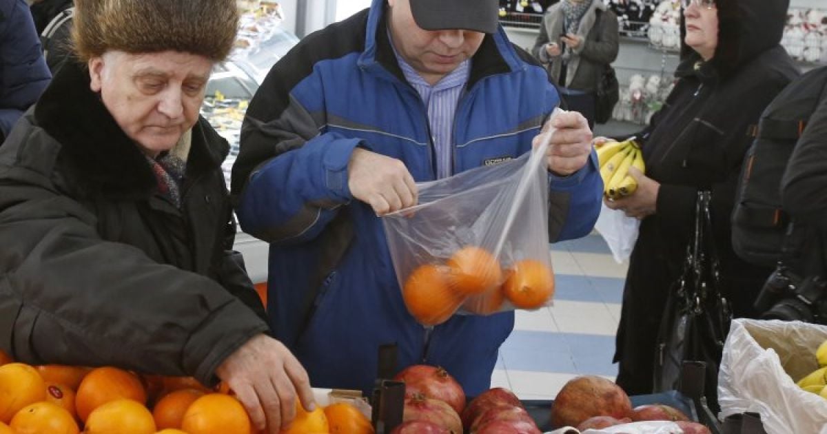 Украинцы отказываются от предметов повседневного спроса и дорогих покупок