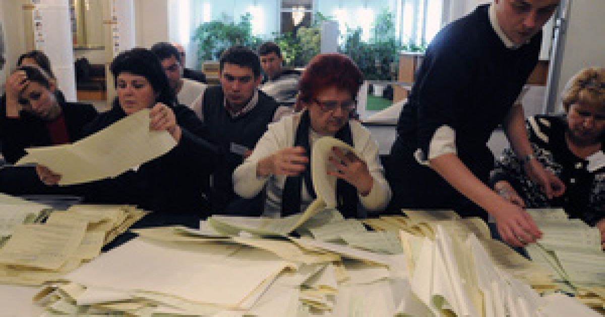 Спритні члени ОВК врятували протокол. Ілюстрація