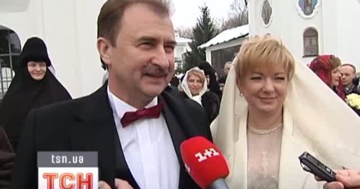 Попов обвінчався із дружиною