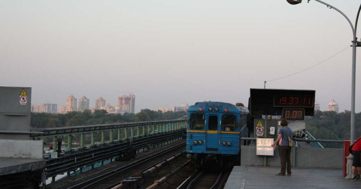 Станцію "Дніпро" зачиняли для входу