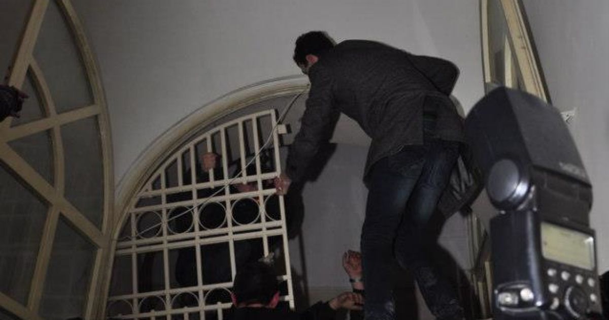 Біля Гостинного двору побилися депутати / © facebook.com/alex.zakletsky