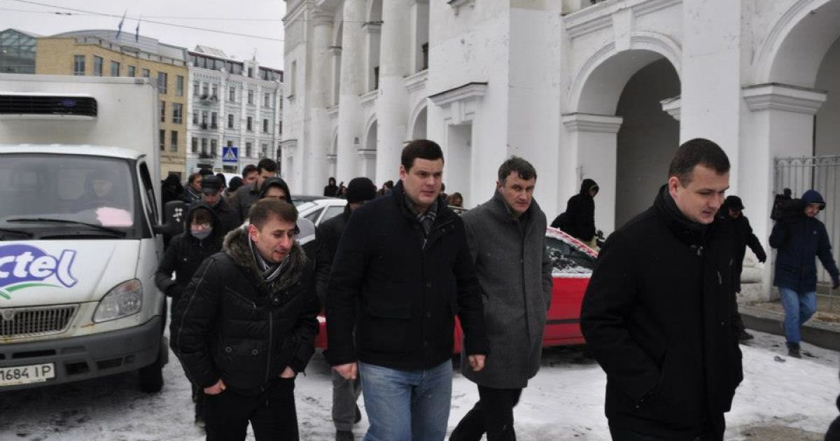 Біля Гостинного двору побилися депутати / © facebook.com/alex.zakletsky