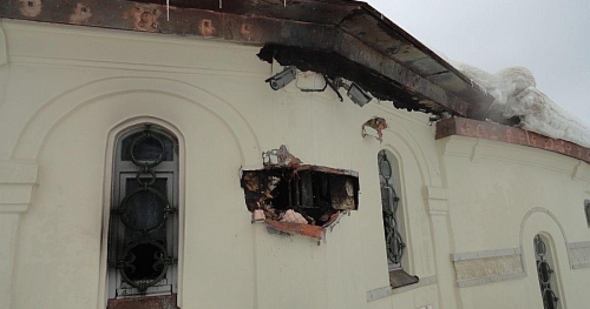 Ікони з частками мощей вціліли
