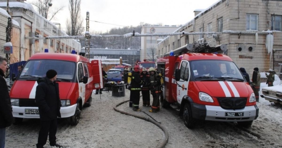На Куренівці горів склад з подушками