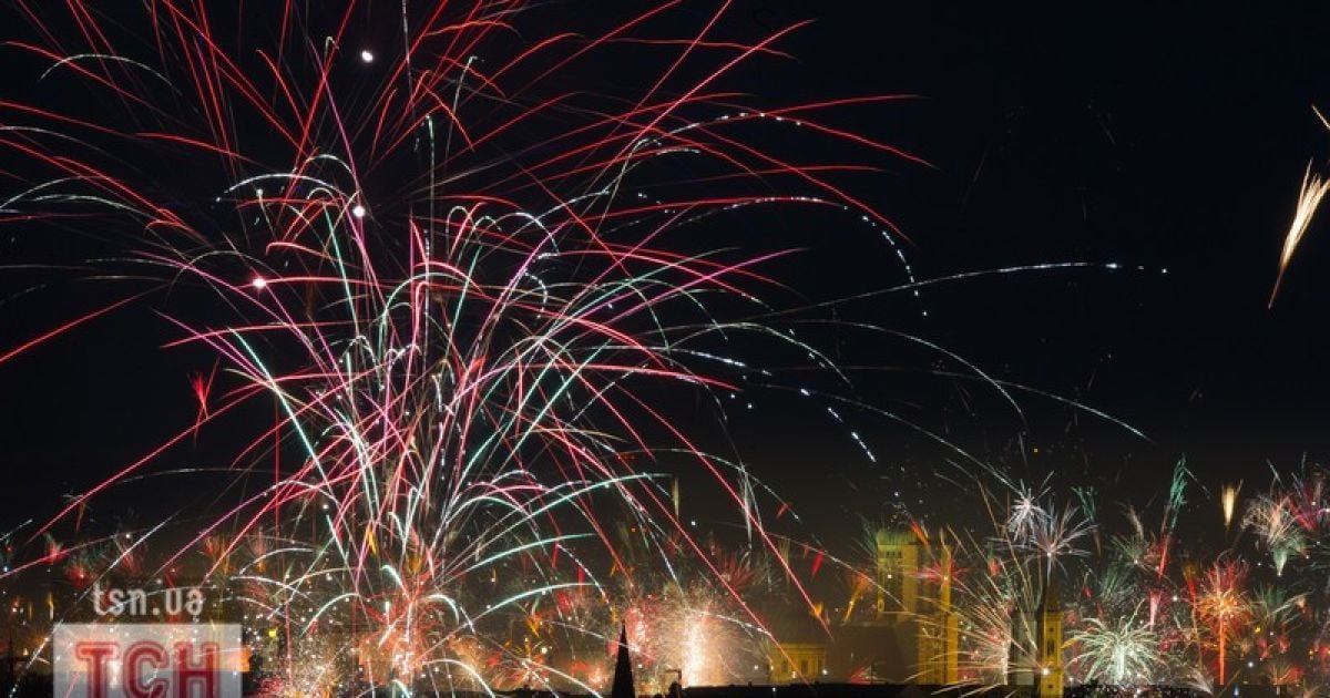 Європа запалила святкові вогні / © Фото EPA/UPG