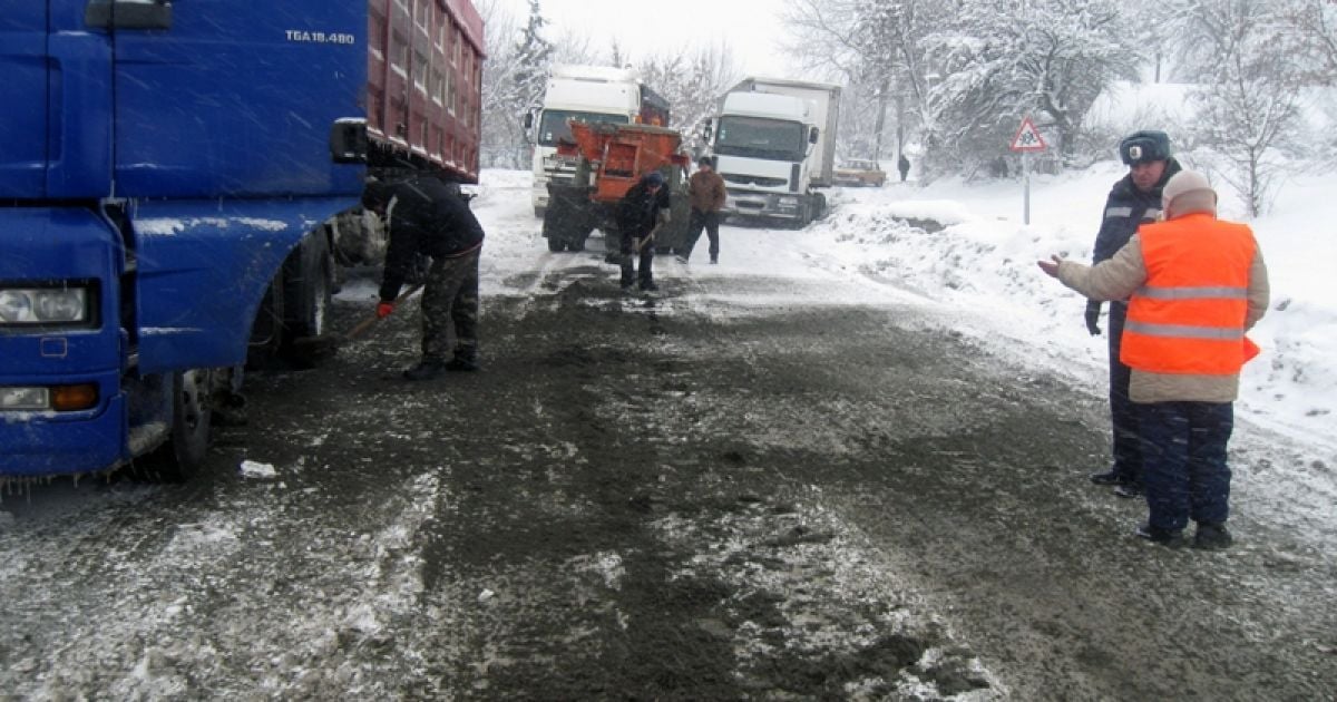 Затор розтягнувся на кілька областей