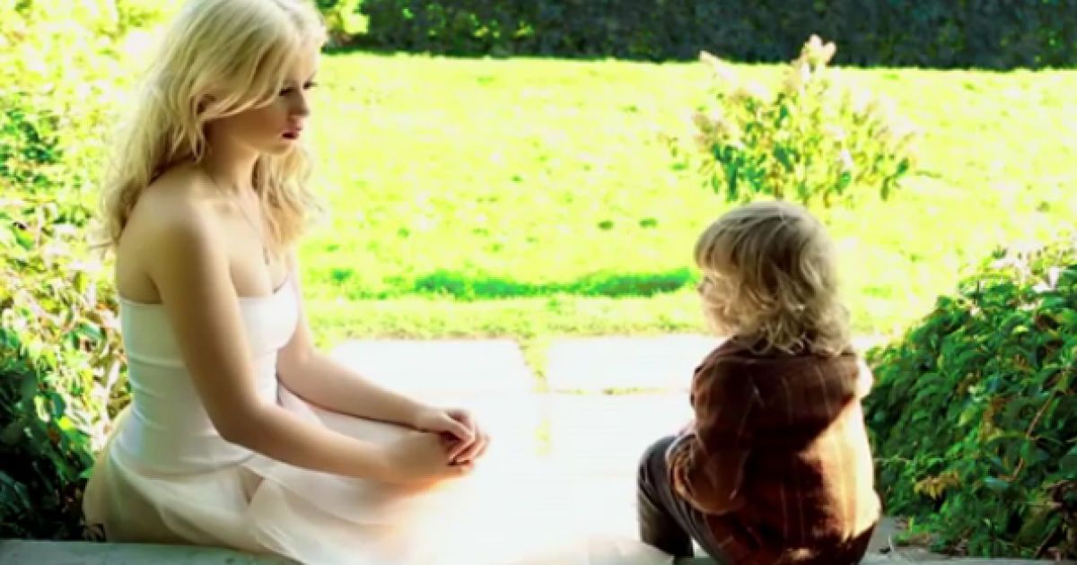 Ньютон годує своїх друзів всілякими смаколиками