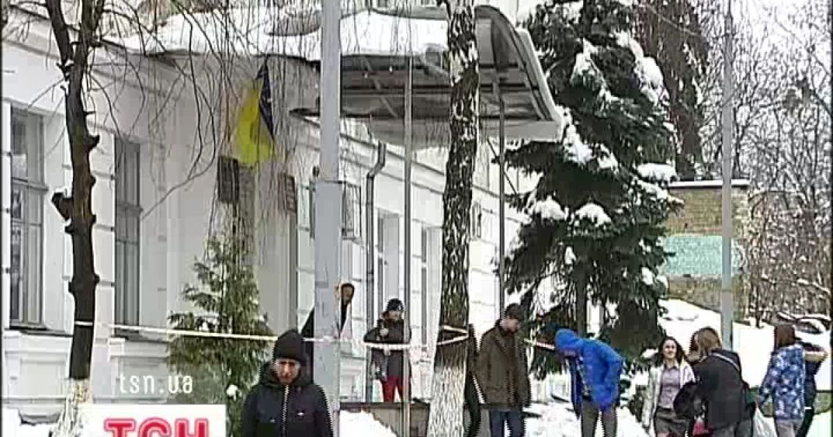 Бібліотекарка елітної київської школи виявилася наркоманкою