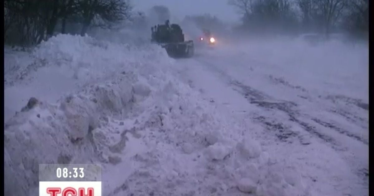 Снігопади заблокували дороги вже на Тернопільщині та Хмельниччині