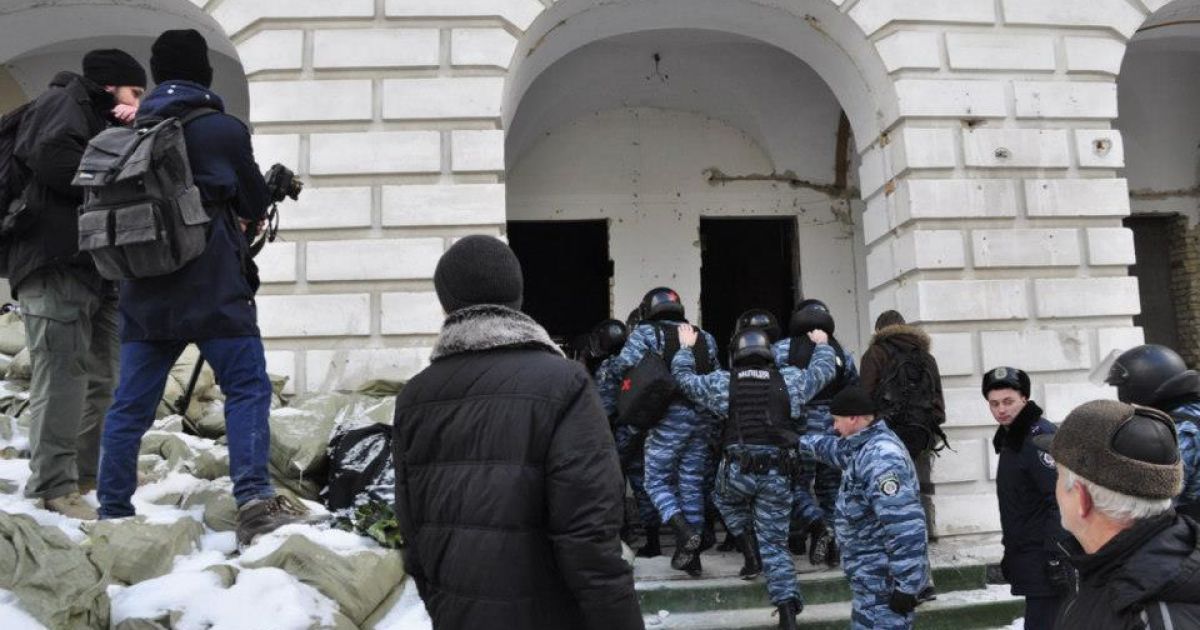 Біля Гостинного двору побилися депутати / © facebook.com/alex.zakletsky