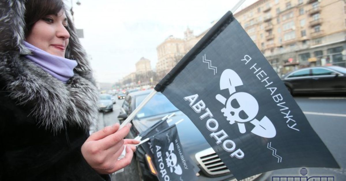 Цьогоріч дороги Києва перетворилися на нескінченні ями / © УНІАН