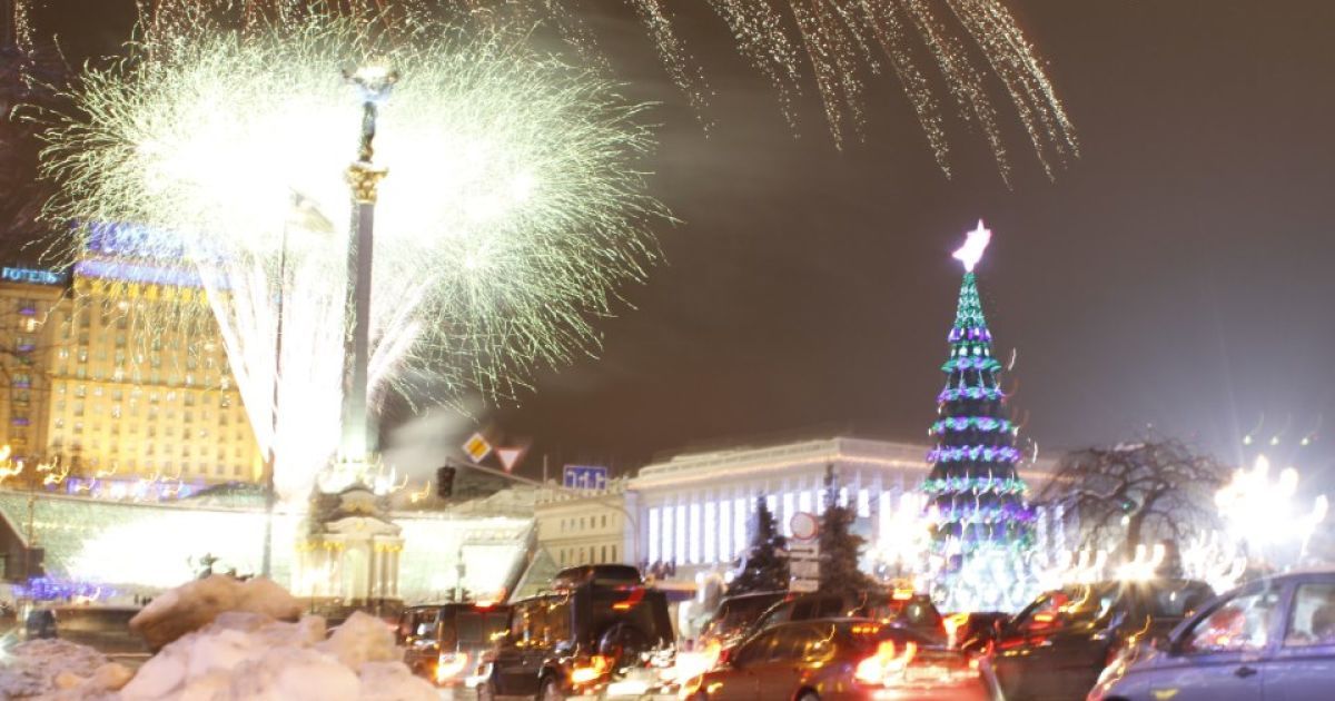 На Майдані запалала головна ялинка-2013