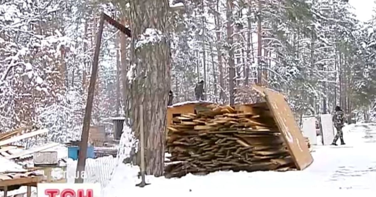 Зараз тимчасові будиночки демонтують за приписом прокурора