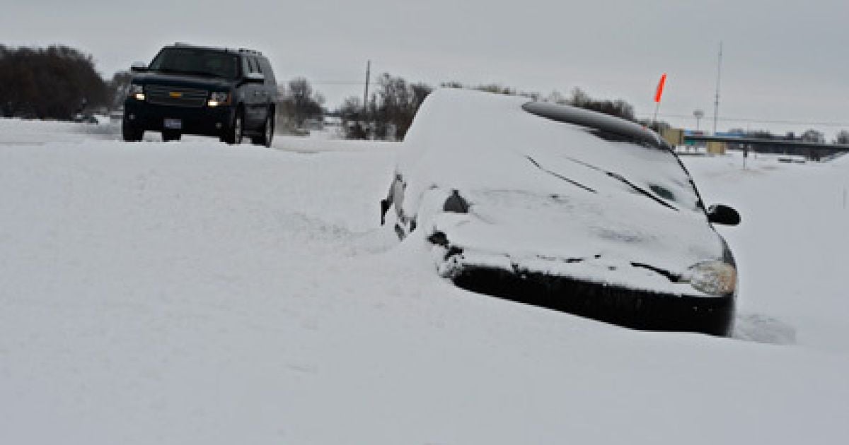Сніг став причиною ДТП