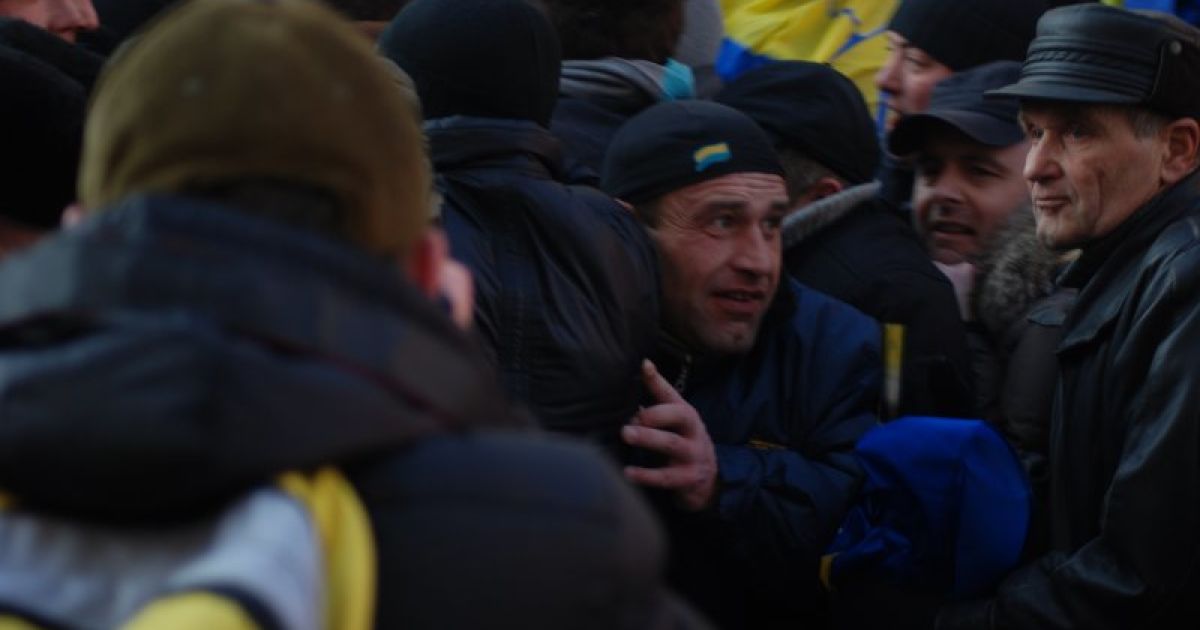 Кільком свободівцям вдалося проникнути в КМДА. Ілюстрація