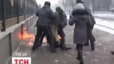 Доведенная до отчаяния женщина хотела сжечь себя заживо