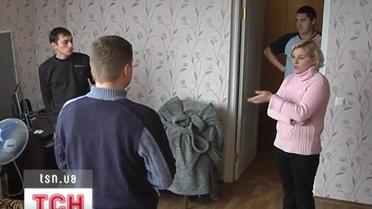 В Запорожье людей из бараков отселили в непригодные для проживания квартиры