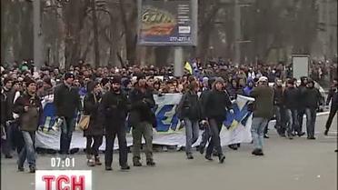 Накануне футбольные фаны устроили в Киеве массовую акцию протеста