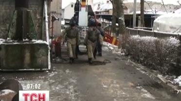 В Запорожье огромная труба чуть не размозжила детсад