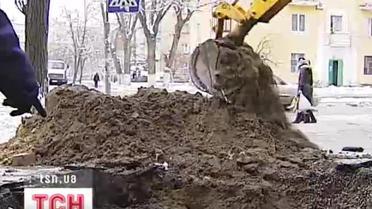 В Киеве восьмилетний мальчик провалился под асфальт