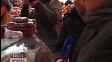 Жириновский на Бессарабке "затаривался" мясом и выпрашивал скидки