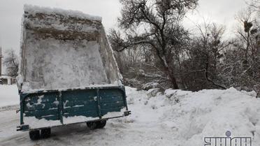 За скидання снігу на дороги в Донецьку карають гривнею