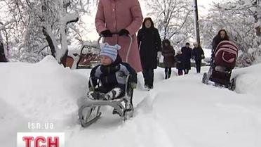 В Киеве есть улицы, куда снегоуборочная техника ни разу не заезжала