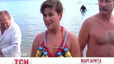 Любители зимнего плавания отметили Рождество массовым заплывом в ледяное море
