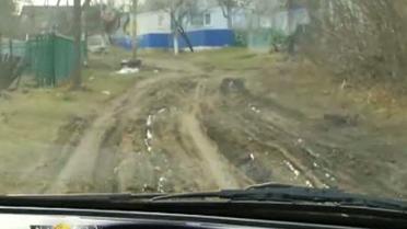 По киевских ямах прыгает даже роскошный "Лексус" Попова