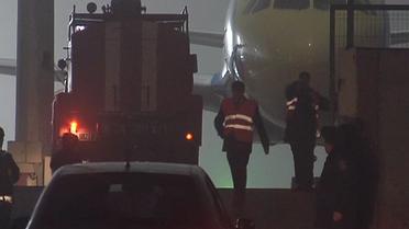Після аварії літака під Донецьком люди кидали свої речі, щоб врятуватися