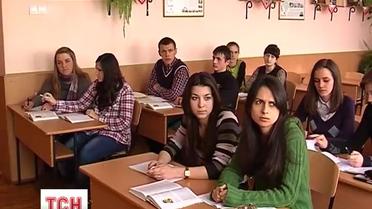 В интернете появилось видео, как преподавательница берет взятку у студентов