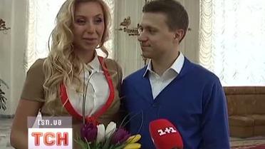 В день всех влюбленных молодые спешили жениться