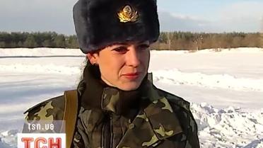 Красуні в погонах показали ТСН-Особливе свої військові здібності