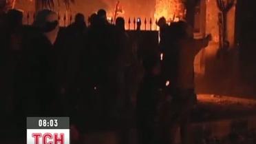 В Египте не прекращаются массовые столкновения между противниками президента и полицией