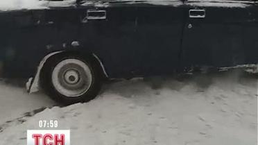 Мощные снегопады загнали Украину в ловушку