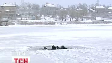 Мчсники провели мастер-класс по спасению из-под льда
